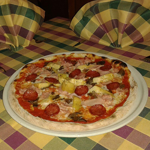 pizza con salamino